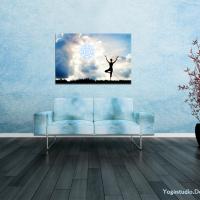 Fotoprodukt Yoga Asana der Baum am Meer mit Tibet OM Zeichen Mandala