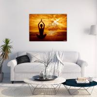 Fotoprodukt Yoga Asana Lotussitz mit Lotus onFire Symbol im Sonnenlicht