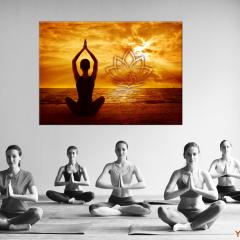 Fotoprodukt Yoga Asana Lotussitz mit Lotus onFire Symbol im Sonnenlicht